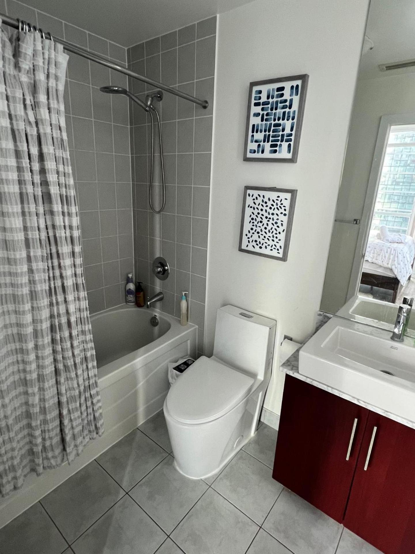 Prestigious 2-Bdrm Condo - Across From Scotiabank Arena Toronto Exterior foto